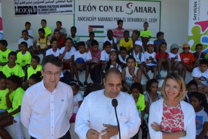 El delegado del Sahara en Castilla y León se dirige a los niños saharauis acogidos. MEDINA