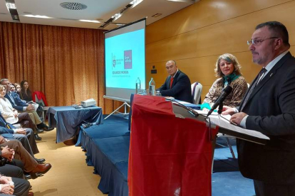 El presidente de la Diputación, Eduardo Morán, en un momento de su intervención ayer en Sevilla. DL