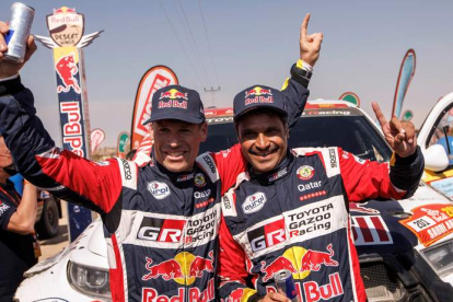 Mathieu Baumel y Nasser Al-Attiyah, tras ganar el Dakar. BIEL ALIÑO
