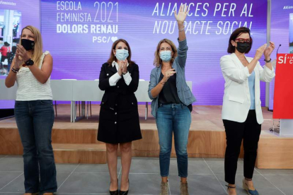 Eva Granados (derecha), Lastra, Guerra y Sánchez en la clausura de la Escuela Feminista del PSC. Q. GARCÍA