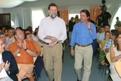 Mariano Rajoy y José María Aznar, ayer en la clausura del curso de la Faes en Navacerrada