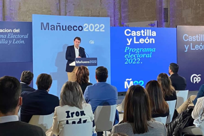 El presidente del Partido Popular de Castilla y León, Alfonso Fernández Mañueco, durante la presentación del programa electoral del partido, hoy, en Becerril de Campos. DL