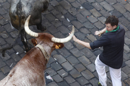 Segundo encierro de los sanfermines 2023. ELOY ALONSO / J. P. URDIOZ / VILLAR LÓPEZ / JESÚS DIGES