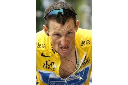 El ciclista americano sufre durante un ascenso a Luz-Ardiden durante el Tour de Francia de 2003. Foto: AP