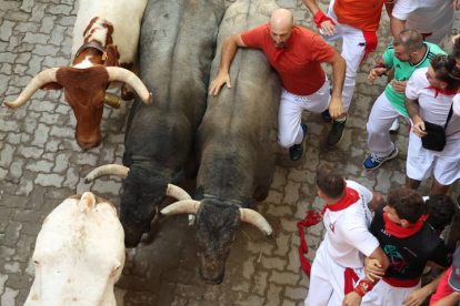 Segundo encierro de los sanfermines 2023. ELOY ALONSO / J. P. URDIOZ / VILLAR LÓPEZ / JESÚS DIGES