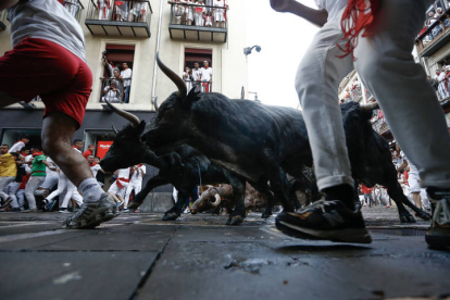 Segundo encierro de los sanfermines 2023. ELOY ALONSO / J. P. URDIOZ / VILLAR LÓPEZ / JESÚS DIGES