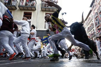 Segundo encierro de los sanfermines 2023. ELOY ALONSO / J. P. URDIOZ / VILLAR LÓPEZ / JESÚS DIGES