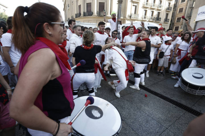 Segundo encierro de los sanfermines 2023. ELOY ALONSO / J. P. URDIOZ / VILLAR LÓPEZ / JESÚS DIGES