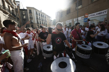 Segundo encierro de los sanfermines 2023. ELOY ALONSO / J. P. URDIOZ / VILLAR LÓPEZ / JESÚS DIGES