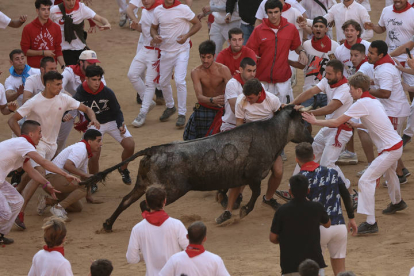 Segundo encierro de los sanfermines 2023. ELOY ALONSO / J. P. URDIOZ / VILLAR LÓPEZ / JESÚS DIGES