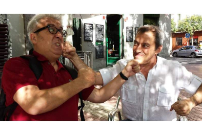 Duelo de bercianos entre el humorista y ahora también actor Leo Harlem y el productor Luis Pereira.