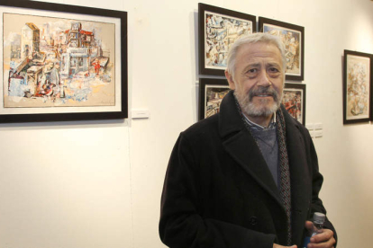 León acogerá una exposición de retratos de escritores leoneses realizados por el artista Félix de la Vega. En la foto de abado,  Jesús Torbado