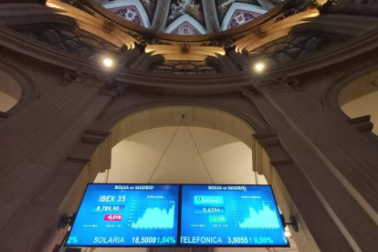 Vista del interior de la Bolsa de Madrid, en foto tomada ayer jueves. ALTEA TEJIDO