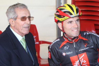 Bahamontes junto a un joven Alejandro Valverde en una imagen de archivo. NORBERTO