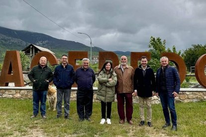 Cendón y otros cargos junto a los candidatos. DL