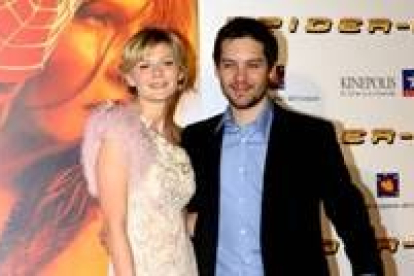 Los actores Tobey Maguire y Kirsten Dunst anoche en Madrid