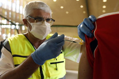 El Palacio de Exposiciones aloja la vacunación contra el covid. MARCIANO PÉREZ