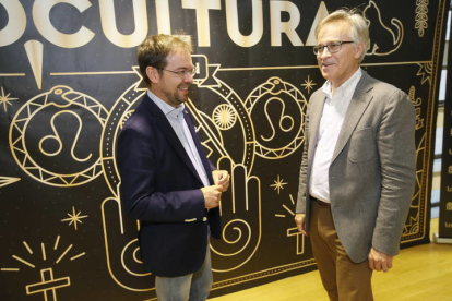El escritor y director del Encuentro Internacional de Ocultura, Javier Sierra, y Guillermo Solana, artístico del Thyssen. RAMIRO