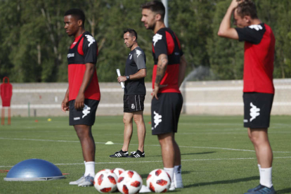 El conjunto leonés continúa ejercitándose en el Área Deportiva de Puente Castro para preparar su encuentro de mañana ante el Valladolid B. JESÚS F. SALVADORES
