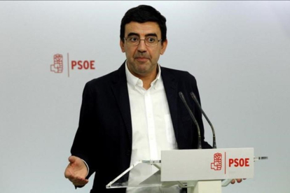 Mario Jiménez comparece tras la reunión de la gestora del PSOE.