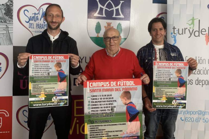 La empresa Turydepor, Julio Tolón y Omar Sarabia en la presentación. DL