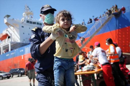 Desembarco de refugiados, el martes, en la isla griega de Creta tras el rescate en el mar de 103 personas