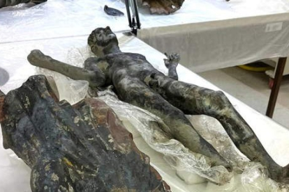 Detalle de algunas esculturas recuperadas. EFE/ITALIAN