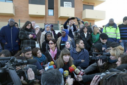 La portavoz de la PAH de Girona Marta Afuera, este viernes, antes de ser detenida.