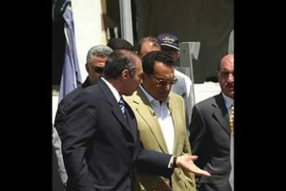 El presidente de Egipto, Hosni Mubarak, se ha desplazado al lugar de los atentados para conocer de primera mano la situación en Sharm el Sheij, uno de los principales enclaves turísticos en el Mar Rojo.