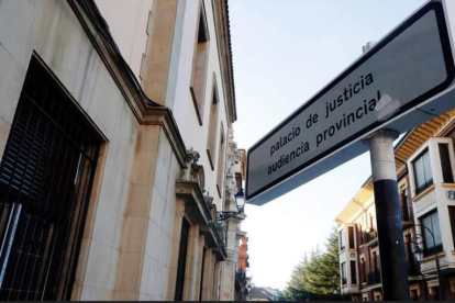 Imagen de archivo de la sede de la Audiencia Provincial de León donde se juzgarán los hechos. RAMIRO