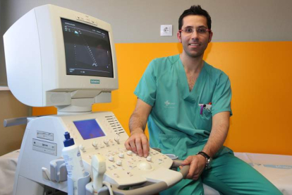 Mario Alonso de Arriba en el servicio de Urología del Hospital de León.