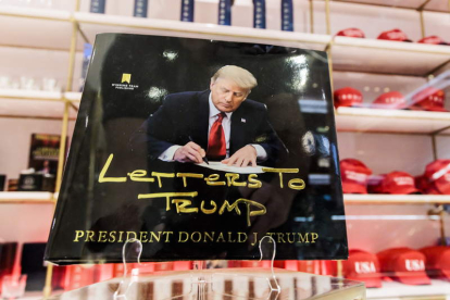 Una foto de la promoción del libro de Trump ayer, en el Trump Tower en Nueva York. JUSTIN LANE