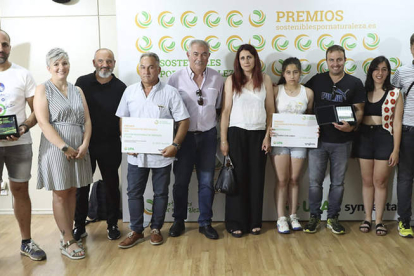 Foto de familia de los galardonados en los Premios Sostenibles por Naturaleza. DL