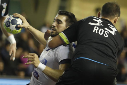 Juanjo Fernández se dispone a tirar a puerta.