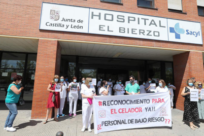 Una de las protestas organizadas por los celadores en el Hospital el Bierzo, en una imagen de archivo. L. DE LA MATA