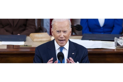 El presidente de los Estados Unidos, Joe Biden, pronuncia su primer discurso sobre el Estado de la Unión ante los legisladores en el Capitolio de los Estados Unidos en Washington. EFE EPA JIM LO SCALZO  POOL