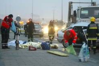 Dos personas fallecieron tras chocar el turismo en el que viajaban con un camión en Valladolid
