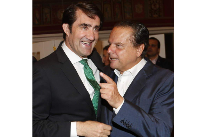 Juan Carlos Suárez Quiñones y Mario Amilivia (Consejo Consultivo). JESÚS