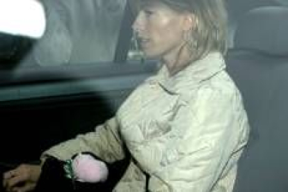 Kate McCann viaja en su coche llevando en su bolso el peluche preferido de «Maddie»