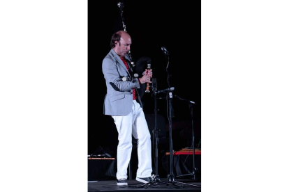 El músico español Carlos Nuñez volverá a tocar con fuerza bajo los arcos de la Ferrería este verano.