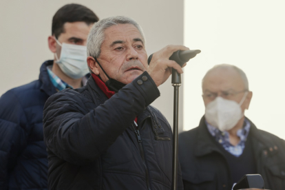 El padre de Esther López, en la concentración que tuvo lugar el pasado día 30 de enero en Traspinedo en apoyo a la familia. EFE/ R. García