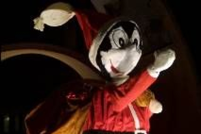 El ratón Mickey junto a la glorieta del Cine, el pasado año