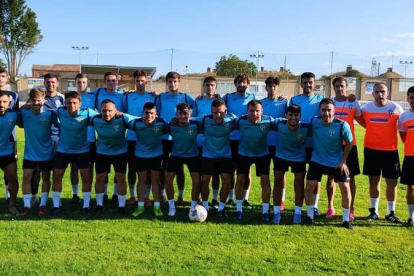 El equipo bañezano comenzó su preparación en busca del ascenso de categoría. LA BAÑEZA FC