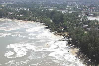 Un fuerte terremoto sacudió el pasado 26 de diciembre el sudeste asiático. El epicentro se registró bajo el mar multiplicando su efecto devastador y provocando olas gigantescas que arrasaron la costa.