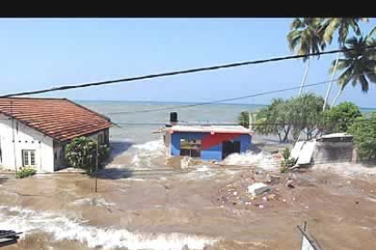 El nivel del agua subió peligrosamente en el oeste, incluso en Colombo, la capital.