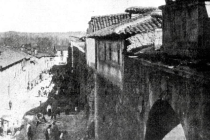 Derribo de los cubos en la calle Carreras en 1906. ARCHIVO