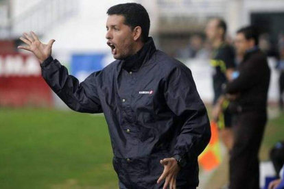 Héctor Alejandro Sandroni, el técnico argentino del Yeclano Deportivo, afirma que la Cultural parte como favorita en la eliminatoria. DL