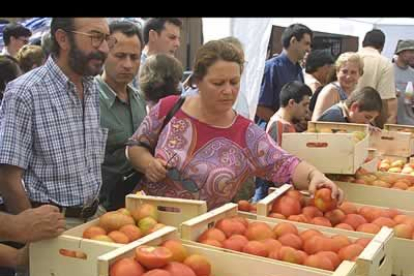 Todos los agricultores de la zona se dan cita cada año en la feria del tomate para vender su producto estrella.