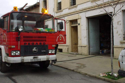 Imagen de archivo de una intervención de los bomberos de Astorga.