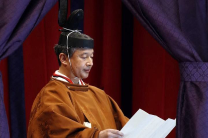 El emperador naruhito abandona la ceremonia tras ser proclamado emperador